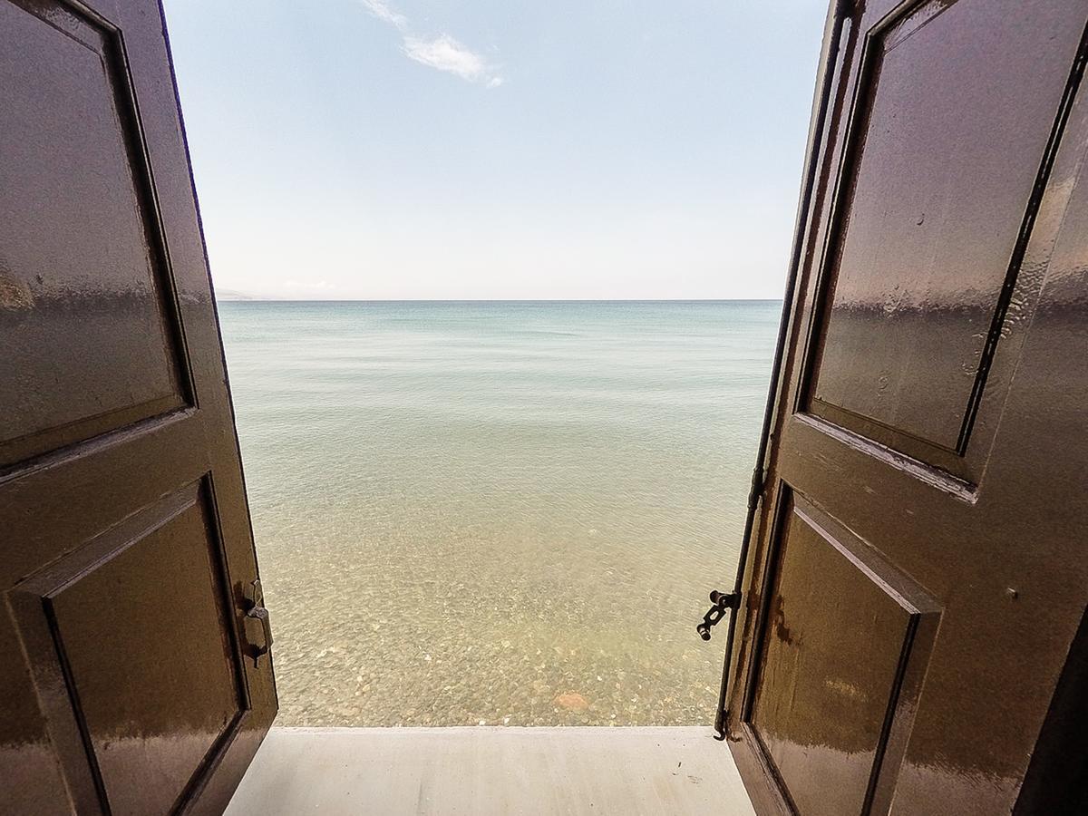 Olive Press Hotel & Apartments Митимна Екстериор снимка
